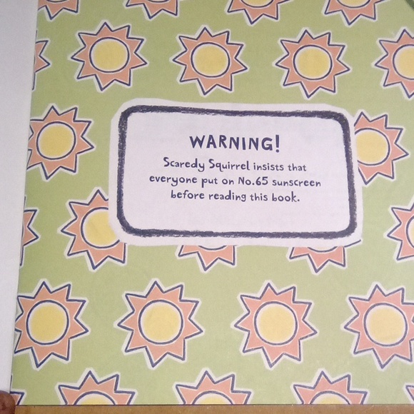 Scholastic Scaredy Squirrel at the beach 16/pgs - Picture 4 of 9